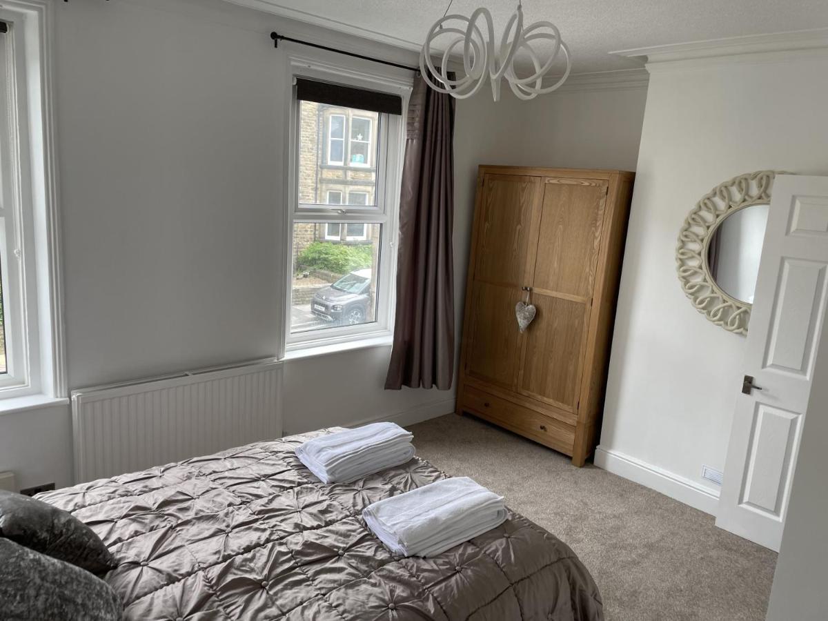 4 Bedroom House In Harrogate Town Centre Exterior foto